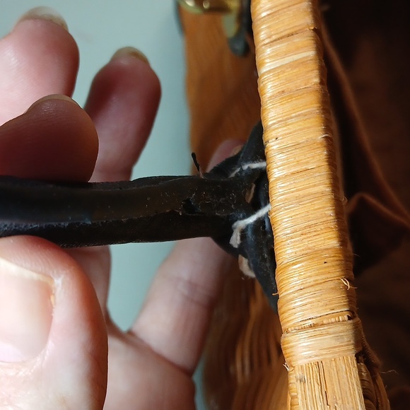 👜 Vintage Wicker Rattan & Black Leather Handbag – Woven Purse with Handles - Picture 7 of 8